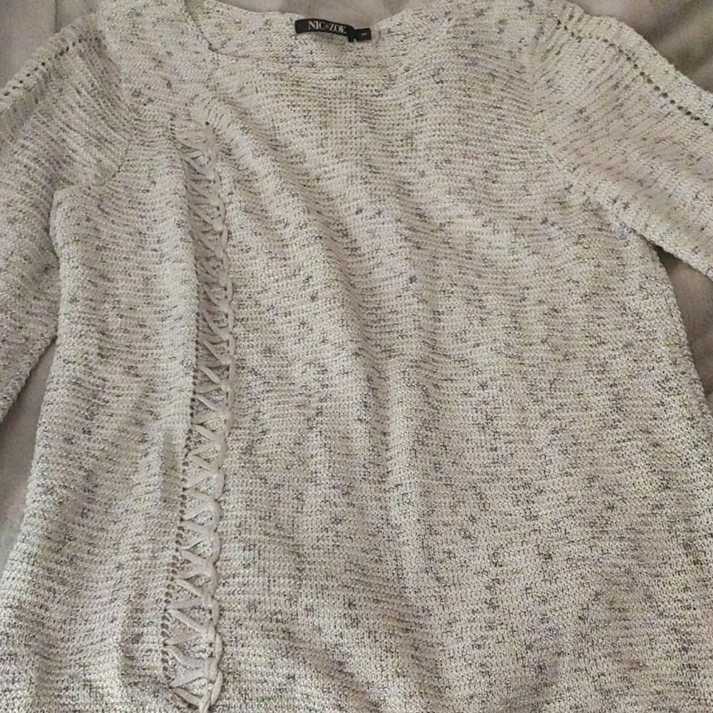 Women's Gray and Black Sweater w/ Details